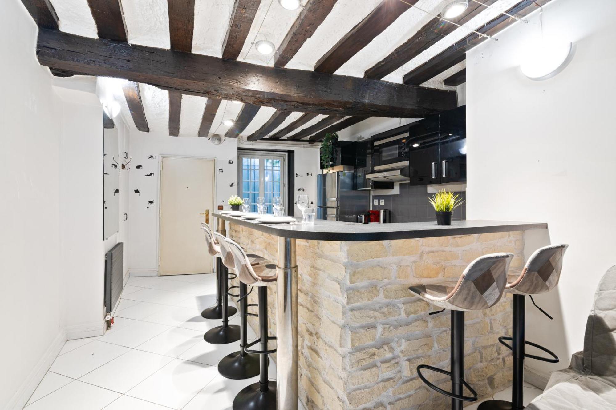 Notre Dame De Luxurious 1br-4p With Netflix
